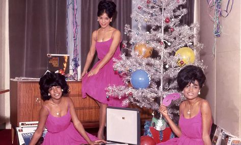 Best Motown Christmas Songs: An Essential Seasonal Playlist | uDiscover Michigan Christmas, Vintage Christmas Photos, The Supremes, Christmas Shoot, Merry Christmas Eve, Christmas Photoshoot, Stevie Wonder, Black Christmas, Christmas Past