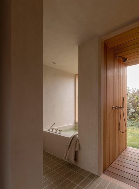 Norm Architects designs cedar-clad summerhouse on Danish coast Japanese Bathrooms, Beach House Pictures, Japandi Bathroom, Japandi House, Japanese Bathroom, Contemporary Beach House, Contemporary Residence, Concrete Effect Paint, Built In Bath