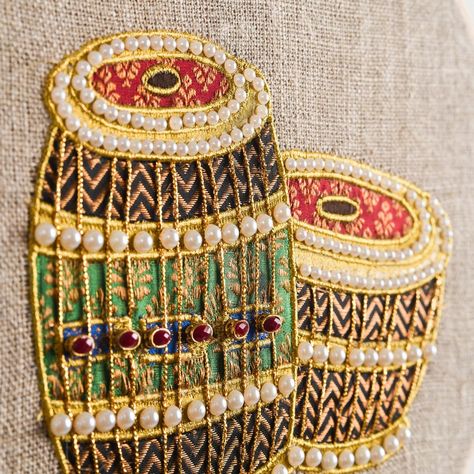 Aari Motif, Music Embroidery, Royal Embroidery, Instrument Wall, Woolen Craft, Music Project, Indian Illustration, Embroidery Hoop Wall, Aari Designs