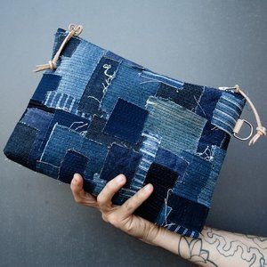 Boro Bag, Recycled Jeans Bag, Denim Clutch, Denim Inspiration, Denim Handbags, Denim Purse, Recycled Jeans, Denim Ideas, Recycle Jeans