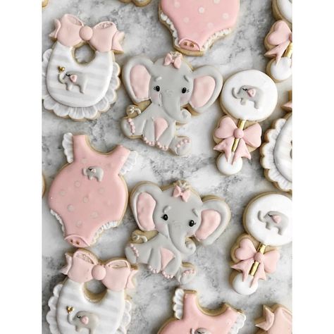 Elephant Baby Shower Theme Girl, Baby Shower Elephant Theme, Girl Baby Shower Ideas, Elephant Baby Shower Cake, Pink Baby Shower Decorations, Baby Shower Girl Diy, Girl Shower Themes, Peanut Baby Shower, Elephant Baby Shower Decorations