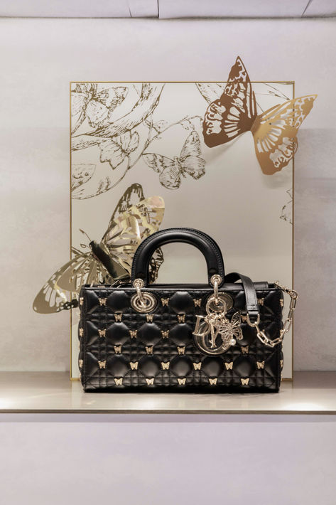 Chanel Things, Dior Cruise 2024, Dior Butterfly, Boutique Window Displays, Dior Cruise, Dior Boutique, Butterfly Shoes, Interior Shop, Golden Butterfly