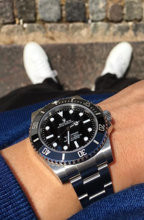 Rolex Watches Submariner, Floral Watches, Rolex Tudor, Colorful Sweatshirt, Rolex Submariner No Date, Rolex Watches For Men, Graffiti Wallpaper, Rolex Men, Business Wear