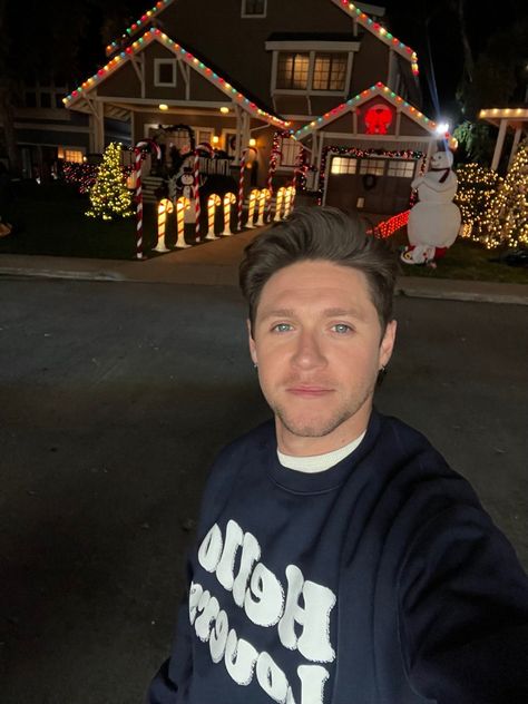 #niallhoran #niall #christmasaesthetic #christmas #theshow 1d Christmas, Niall Horan Funny, Niall Horan News, Niall Horan Baby, Gambar One Direction, Irish Baby, Hello Lover, One Direction Photos, Irish Princess