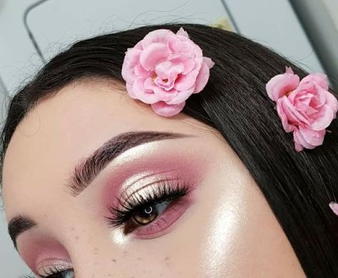 Pink Halo Eye Make Up Humor, Machiaj Smokey Eyes, Rosa Make-up, Pink Eyeshadow Look, Alat Makeup, Make Up Inspiration, Makeup Course, Simple Eye Makeup, Beauty Make-up