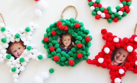 Easy Hanukkah and Christmas Crafts for Kids to Do in the Classroom - WeAreTeachers Diy Kids Ornaments, Diy Christmas Ornaments For Kids, Christmas Photo Ornaments, Ornaments For Kids To Make, Christmas Crafts Ideas, Diy Photo Ornaments, Kids Christmas Crafts, Pom Pom Christmas, Christmas Ornaments For Kids