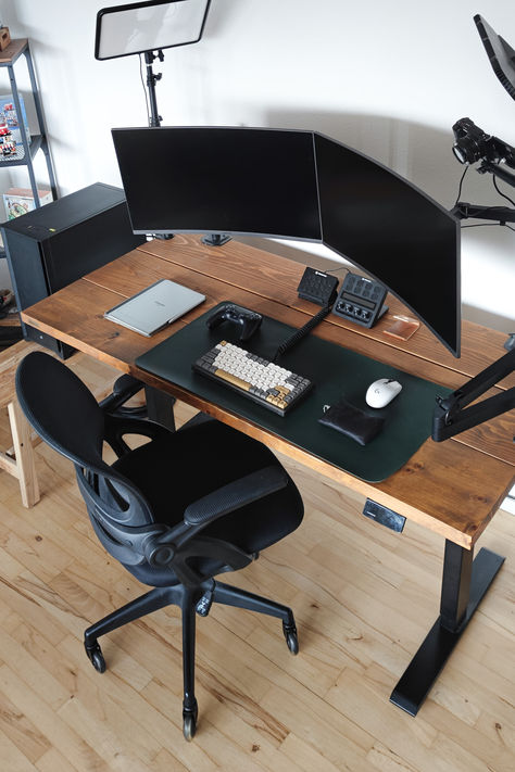 Stylish, minimalistic standing desk inspo, I use as gaming setup, streaming setup and working from home setup, as a DIY solution. Attached raising, black standing desk legs on a plank tabletop for a unique, scandinavian design feeling, rustic, green themed gaming and office setup. Use this as gaming room aesthetic inspo, home office inspo. Link directly for standing desk legs. Desk Top Diy, Black Standing Desk, Raising Desk, Standing Desk Frame, Diy Desktop, Electric Desk, Desk Frame, Workspace Desk, Desk Legs