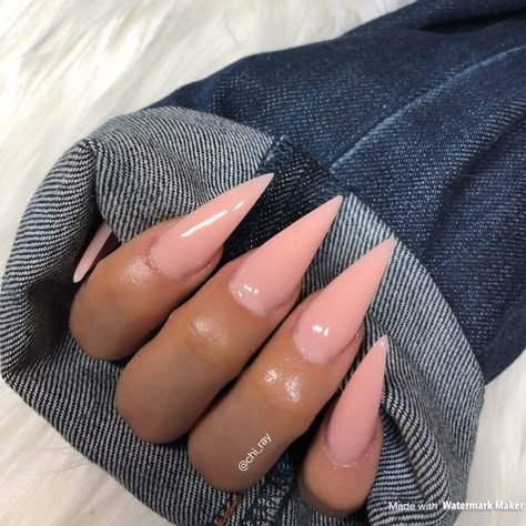 Perfect Nude Stiletto Nails Pointy Nails Sculpted Nails Long Nails Glam Denim Jackets #paintobsessed Cream Stiletto Nails, Plain Stiletto Nails, Nude Stilletos Nails, Nude Pointy Nails, Stiletto Nude Nails, Medium Stiletto Acrylic Nails, Long Pointy Acrylic Nails, Black Pointy Nails, Long Nail Shapes