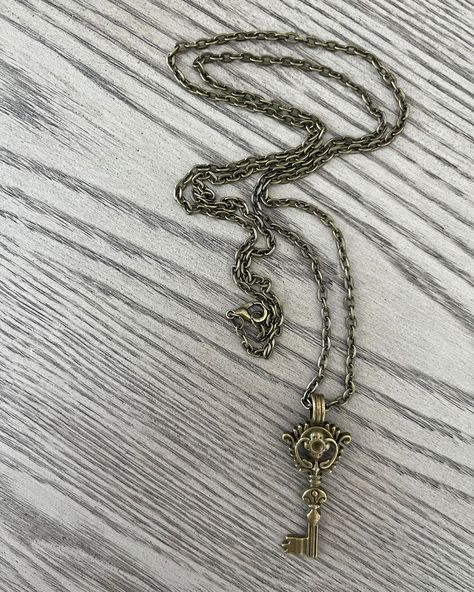 “The Royal Palace” Key Necklace 🫶🏻 a super sweet piece with an old nostalgic royal crown touch to it! A bronze piece with a long layering chain. Price: $10 DM for info/purchases 💌 The Royal Palace, Key Necklace, Royal Palace, Crown Royal, Super Sweet, Palace, Layering, Crown, Key