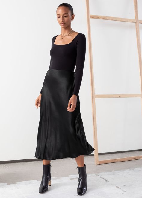 Bias Cut Satin Midi Skirt - Black - Midi skirts - & Other Stories Midi Rok Outfit, Satin Midi Skirt Outfit, Black Satin Midi Skirt, Classic Wardrobe Basics, Long Satin Skirt, Work Capsule, Midi Skirt Outfit, Slip Skirts, Silk Outfit