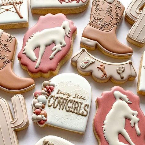 Cowgirl Cookies Decorated, Western Baby Shower Cookies, Western Sugar Cookies, Artistic Baking, Birthday Cookies Decorated, Western Cookies, Fondant Biscuits, Western Baby Girls, Cowgirl Cookies