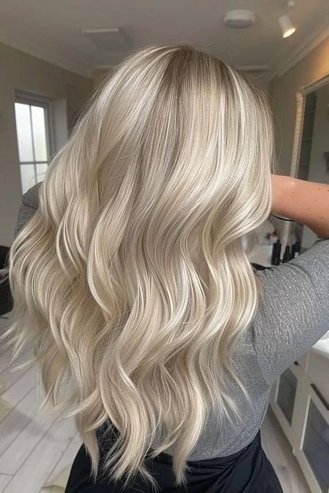 Blonde Balayage 2024, Total Blonde Hair, Warm Blonde Hair Color, Blonde Hair For Fall, Champagne Blonde Hair, Blonde Hair Goals, Perfect Blonde Hair, Bright Blonde Hair, Summer Blonde Hair