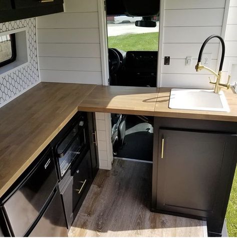 Live In A Van, Van Kitchen, Motorhome Interior, Camper Interior Design, Tiny House Camper, Bus Living, Kombi Home, Van Conversion Interior, Tiny House Layout