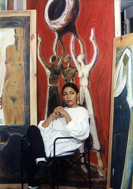 Deepti Naval Paintings, Gallery Curator Aesthetic, Gallery Girl Aesthetic, Art Gallery Curator Aesthetic, Art Studio Photoshoot, Art Curator Aesthetic, Artist Studio Aesthetic, Curator Aesthetic, Deepti Naval