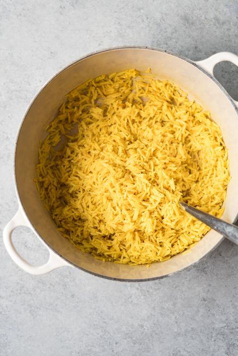 With less than 5 minutes of hands-on time, this Light and Fluffy Garlic Turmeric Rice will become a weekly staple in your kitchen. It's packed with flavor and works as a great base or side with almost any meal. Garlic Turmeric Rice, Sprouts Grocery, Tumeric Rice, Easy Healthy Cooking, Turmeric Rice, Cooking Grains, Rice Side Dishes, Rice Dishes, Vegetable Side Dishes