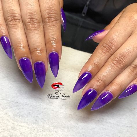 Medium stiletto jelly nails Chrome Nails Purple, Purple Jelly Nails, Nails Jelly, Medium Stiletto, Sharp Claws, Salon Nails, Nails Chrome, Nails Purple, Nails Stiletto