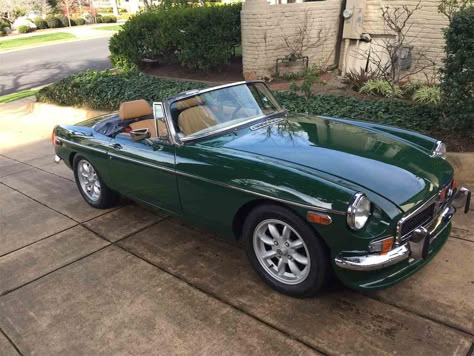 Mg Roadster, Piedmont California, Green Convertible, Vintage Cars For Sale, Car 2023, Mgb Roadster, Morris Garages, Mgb Gt, Green Cars