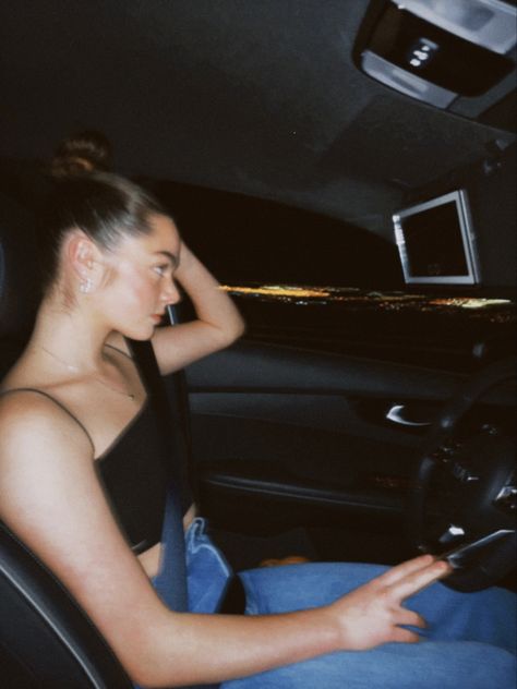 Night Time Car Photoshoot, Poses Inside Car, Driver Seat Pictures, Night Car Photoshoot, In Car Picture Ideas, Car Pictures Instagram Night, Car Inspo Pics, Inside Car Pictures, Driving At Night Aesthetic