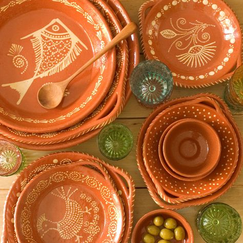 Portuguese pottery Trip To Portugal, Mexican Kitchen Decor, Ceramic Cafe, English Spoken, Wholesale Clothing Suppliers, Portuguese Culture, Latest House Designs, Free To Use Images, Traditional Pottery