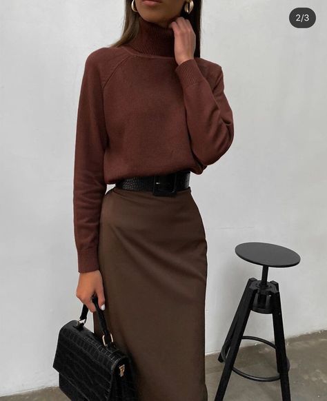 d961e9f236177d65d21100592edb0769desc48801855ri Skirt Outfit, Loose Sweater, 가을 패션, Professional Outfits, Looks Style, Mode Inspiration, Winter Fashion Outfits, Looks Vintage, Work Fashion