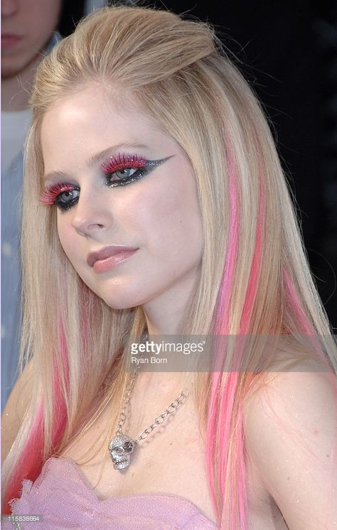 Avril Lavigne during Avril Lavigne CD Release Party - Outside Arrivals at The Box in New York City, New York, United States. Avril Lavigne Inspired Hair, Blonde Black And Pink Hair, Pop Punk Hairstyles, Avril Lavigne Hair, Pink Hair Streaks, Colored Hairstyles, 2000s Hair, Avril Lavigne Photos, Avril Lavigne Style