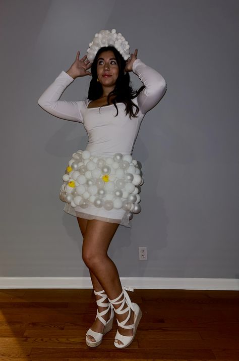 Bubble Bath Costume, Champagne Costume, Carnival Diy, Bubble Costume, Teenage Girl Halloween Costume Ideas, Girl Halloween Costume Ideas, Costume Ideas Black Women, White Dance, Girl Halloween Costume