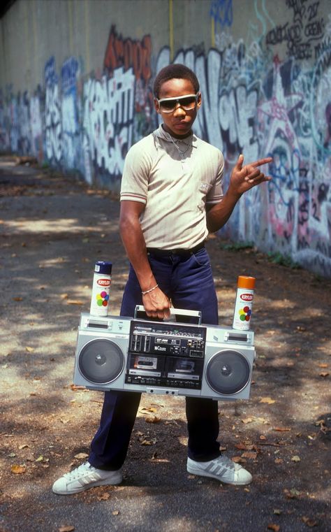 Crazy Legs - classic Martha Cooper photo from The Hip Hop Files Jamel Shabazz, Look Hip Hop, Arte Jazz, Cultura Hip Hop, Mode Hip Hop, 80s Hip Hop, Gangs Of New York, 80s Fashion Trends, Graffiti Tattoo