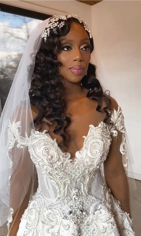 Makeup Dark Skin, Black People Weddings, Black Brides Hairstyles, Bride Hairstyles With Veil, Hair Veil, Black Brides, Makeup Dark, Wedding Altar, Black Wedding Hairstyles