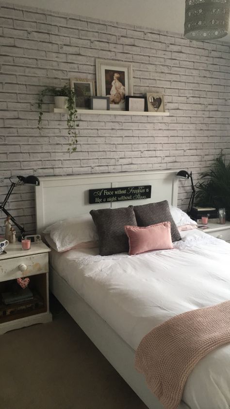 White Brick Bedroom Ideas, Painted Brick Bedroom, White Brick Bedroom, Brick Accent Wall Bedroom, White Brick Wall Bedroom, Brick Wall Bedroom Ideas, White Brick Wallpaper Bedroom, Brick Bedroom Ideas, Bedroom Tiles Design