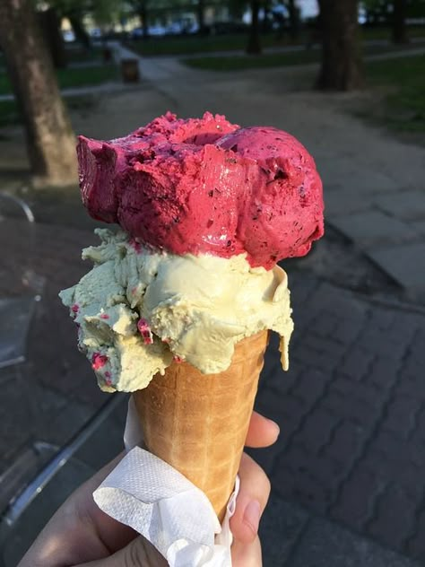 Food Instagram Aesthetic, Scrolling Through Pinterest, Yummy Ice Cream, Ice Cream Dessert, Food Instagram, Healthy Ice Cream, An Ice Cream, Summer Photos, Sweets Desserts