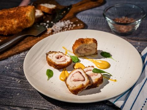 Cordon Bleu Chicken Gordon Blue, Cordon Blue, Chicken Ham, Chicken Plating, Classic Appetizers, Full Recipes, Chicken Cordon, Chicken Cordon Bleu, Video Recipes