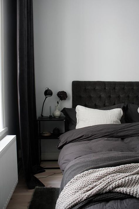 Cozy Monochrome Bedroom, Black And White Bed Aesthetics, Grey Bed Aesthetic Room, Black And Grey Apartment Aesthetic, Grey Monochrome Bedroom, Bedroom Ideas Monochrome, Monochrome Apartment Interior, Dark Grey Apartment Aesthetic, Black Bedroom Asethic