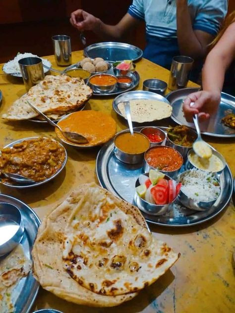 Rishikesh Travel, Cafe India, Indian Cafe, Snapchat Photo, Indian Food Photography, Authentic Indian Food, Yoga Nature, Eating Food Funny, Rishikesh India