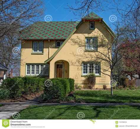 Yellow Stucco House Exterior, Yellow House Green Roof, French Architecture Homes, Yellow House Exterior, Green Roof House, 1930s Bungalow, Home Wall Colour, Craftsman Cottage, Stucco Exterior