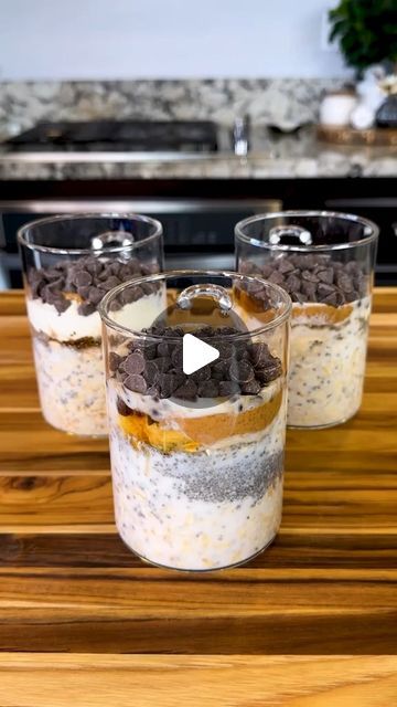 ROX on Instagram: "Divine Cookie Dough Overnight Oats Recipe 😋 By the Gorgeous Karina
at @lov.kari (please follow)🧿⚡🌐

COOKIE DOUGH OVERNIGHT OATS INGREDIENTS:
► 1 cup of rolled oats per jar
► 1 tsp chia seeds per jar
► 1 cup of almond milk per jar (or milk of choice)
► 1/2 tbsp vanilla extract per jar
► 1/3 cup Greek yogurt per jar
► 1 tbsp almond butter per jar
► A squirt of honey per jar
► 1/3 cup chocolate chips per jar
#fyp #foryou #parati #avena #overnightoats #oats #oatstiktok #oatmeal #oatsrecipe #overnightoatsrecipe #easyrecipe #mealprep #morning #breakfast" Oatmeal Overnight Recipe Jars, Overnight Cookies, Over Night Oats In A Jar, Cookie Dough Overnight Oats, Overnight Oats In A Jar, Night Oats, Exercise Food, Cook Breakfast, Yogurt Parfaits