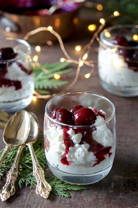 Risalamande - A Danish Christmas Eve Dessert. | The Art of Doing StuffThe Art of Doing Stuff Christmas Eve Desserts, Danish Rice Pudding, Danish Dishes, Danish Dessert, Denmark Food, Danish Cuisine, Danish Cookies, Scandinavian Recipes, Dessert Christmas