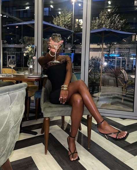 Luxury Aesthetic Black Women, Black Woman Luxury Aesthetic, Black Femininity Aesthetic, Femininity Aesthetic, Template Notion, Lash Business, Pic Poses, Luxury Lifestyle Women, My Planner