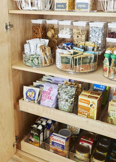 Mountain House Kitchen, Organized Pantry, Kitchen Drawer Organization, Kitchen Hacks Organization, Classic Kitchen, Emily Henderson, Kitchen Cabinet Organization, Organize Drawers, Pantry Design