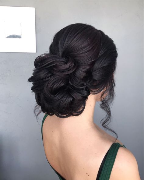 Wedding Hair Styles With Extensions, Messy Wedding Hair Updo, Detailed Hairstyles, Unique Bridal Hairstyles, Wedding Bun Hairstyle, Hair Bun Design, Girls Party Hairstyles, Prom Hair Updo Elegant, Hair Trends 2024