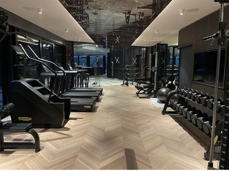 Mansion Home Gym, Home Gym Large, Luxury Stairs, Dream Gym, Dream Home Gym, House Gym, Luxury Gym, Gym Room At Home, Workout Room