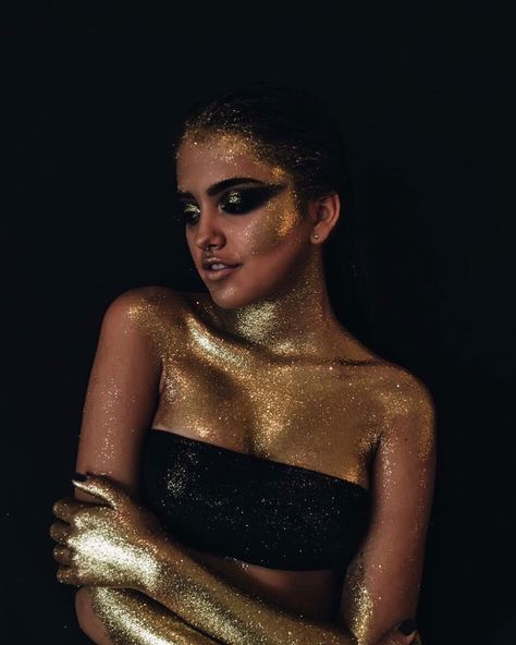 Carol H Makeup on Instagram: “La mas linda @maiareficco” Glitter Photoshoot, Glitter Photo Shoots, Glitter Shoot, Glitter Photography, Creative Photoshoot, Creative Photoshoot Ideas, Glitter Photo, Creative Portrait Photography, Photoshoot Themes