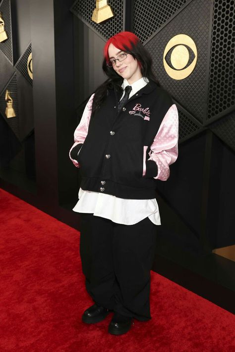 Billie Eilish Standing Up, Billie Eillish Aesthetics Outfits, Billie Eilish Full Body Photo, Billie Eilish Standing, Billie Eilish Suit, Billie Eilish Full Body Pics, Billie Eilish Style, Billie Eilish Fashion, Balck Dress