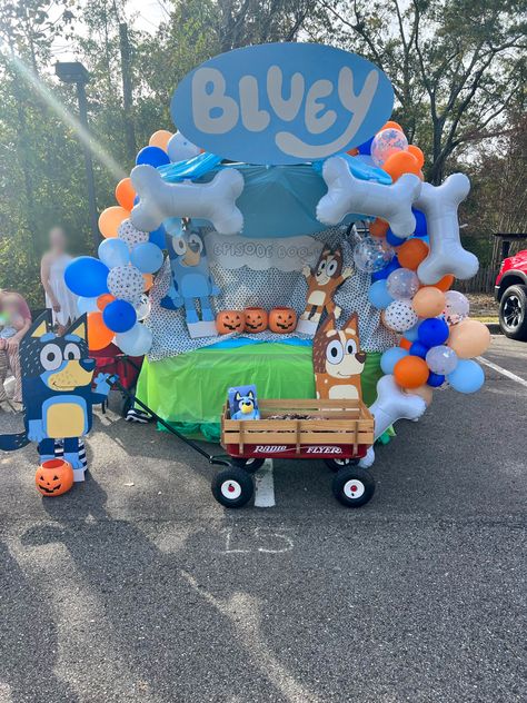 Bluey Bluey And Bingo Trunk Or Treat, Trunk Or Trick Ideas, Good Trunk Or Treat Ideas, Halloween Car Trunk Ideas, Trunk Or Treat Balloon Garland, Trunk Or Treat 2024 Ideas, 2 Car Trunk Or Treat Ideas, Trunk Or Treat Ideas Bluey, Cool Trunk Or Treat Ideas For Cars