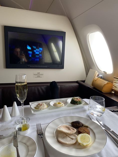 Flying First Class, First Class Flights, Business Class Flight, Luxury Private Jets, Book Cheap Flights, Private Plane, Rich Girl Lifestyle, Rich Lifestyle, Luxury Lifestyle Dreams