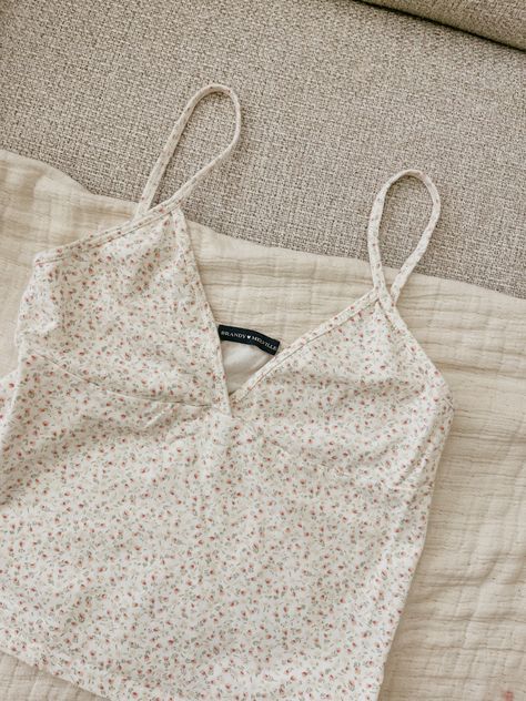 brandy melville amara floral tank #brandymelville #outfits Brandy Melville Oversized Shirt, Brandy Melville Tops Tanks, Brandy Melville Amara Top, Brandy Melville Outfits Summer, Brandy Melville Clothes, Brandy Melville Floral Tank, Brandy Outfits, Cute Nightwear, Brandy Fits