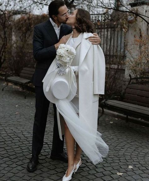 All White Bouquet, Morning Couple, Hat Veil, Satin Gloves, Wedding Diary, Festival Bride, Couple Style, Winter Bride, Style Goals