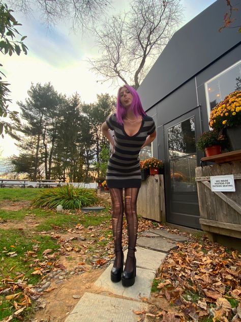 Ripped Black Tights Outfit, Ripped Pantyhose Outfit, Ripped Stockings Outfit, Ripped Tights Outfit, Disco Ideas, Ripped Stockings, Genderfluid Fashion, School Disco, Pantyhose Outfit