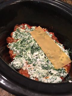 Momfessionals: crockpot sausage & spinach lasagna Lasagna With Ricotta, Oven Ready Lasagna, Crockpot Pasta, Sausage Pasta Recipes, Best Pasta Dishes, Crockpot Lasagna, Slow Cooker Lasagna, Lasagna Noodles, Spinach Lasagna