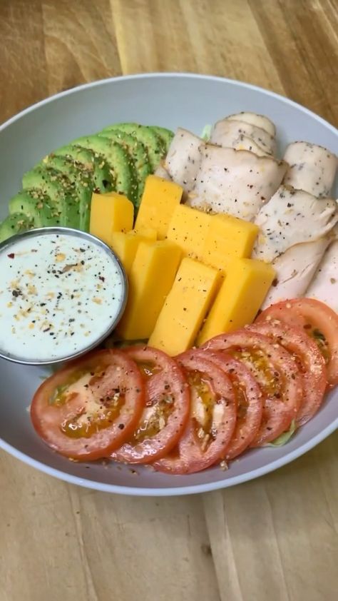 Low Carb Snack Plate, Keto Snack Plate, Tiffany Magee Diet, Easy Meal Prep Lunches To Work, Healthy Snack Plate, Snack Plate Ideas, Snack Salad, Blue Cheese Dressing, Easy Healthy Meal Prep