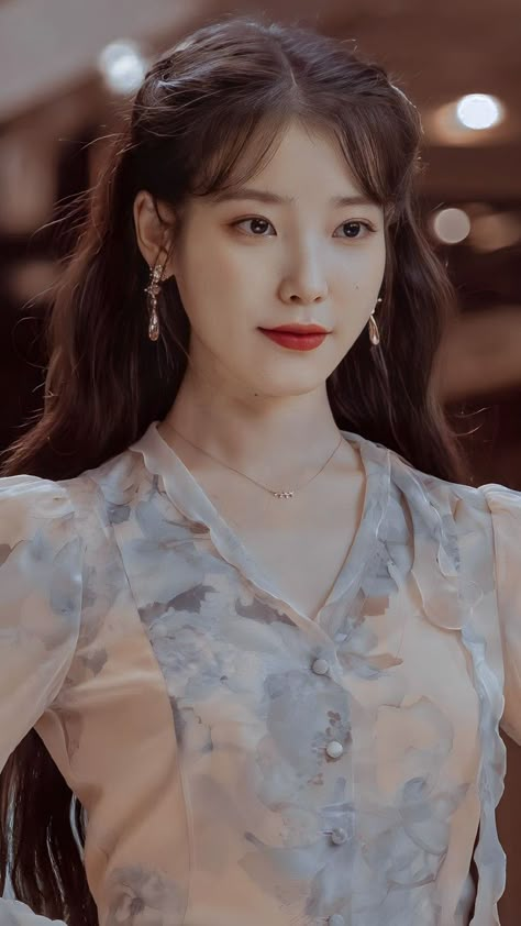 Debut Hairstyles, Iu Dress, Iu Wallpaper, Iu Hair, Kpop Hair, Curly Wedding Hair, Lee Jieun, Glam Hair, Princess Hairstyles